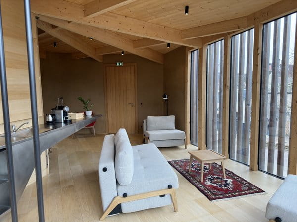 <br />
<br />
Lounge area on stilts<br />
<br />
<br>